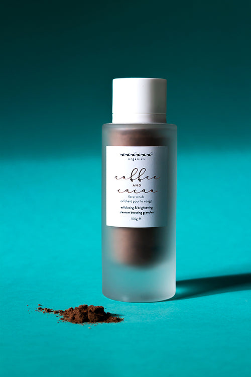 Exfoliant visage au café et au cacao - Coffee and cacao de chez Nini organics dans un flacon en verre transparent de 100 g